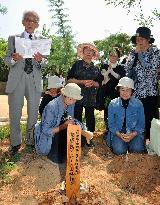 Japanese group visits burial site in N. Korea