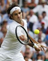 Switzerland's Federer advances to semifinal in Wimbledon tennis