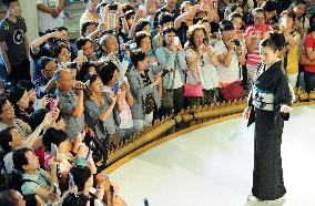 Kyoto kimono show lures large crowd of people