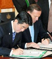 Japan, Australia ink pacts on defense gear, free trade