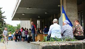 People wait for placement on ration list in Slovyansk