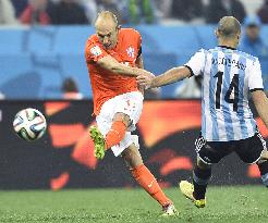 Argentina down Dutch in shootout to reach World Cup final