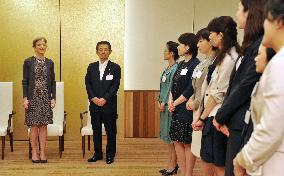 U.S. envoy Kennedy meets female workers in Kansai