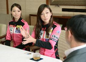 Female racing drivers promote Tottori Pref. EV facilities
