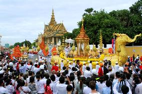 Cambodia bids final farewell to Sihanouk