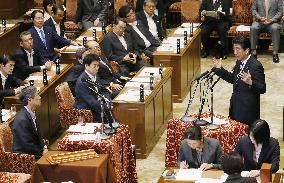 PM Abe answers questions from LDP's Komura