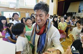 Miura visits tsunami-hit school in Ishinomaki