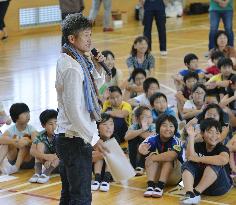 'King Kazu' encourages pupils at tsunami-hit school