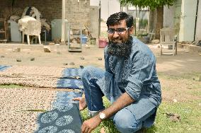 Indian calico mixing block print, Japan's dye tech