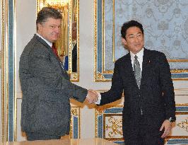 FM Kishida meets Ukraine president in Kiev