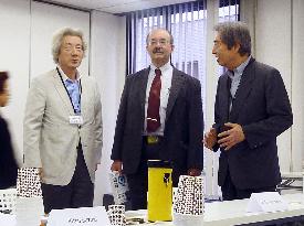 Koizumi, Hosokawa meet U.S. energy expert Lovins