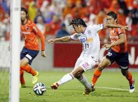 Hiroshima striker Sato scores in game against Omiya