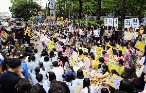 S. Koreans protest wartime sex slavery at Japan embassy