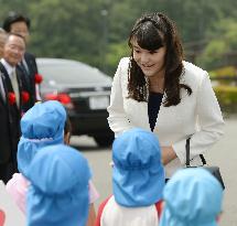 Princess Mako talks to kindergarteners