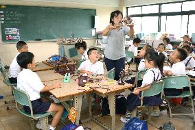 Grade school for "zainichi" Koreans in Osaka