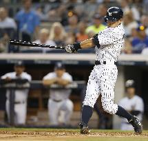 N.Y. Yankees Ichiro hits 3-run homer