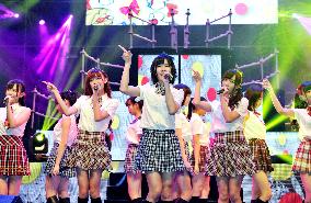 SNH48 members sing in 'general election' event