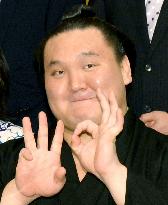 Hakuho claims 30th career championship