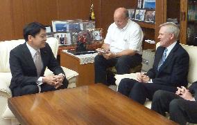 Onodera, U.S. Navy secretary hold talks in Tokyo
