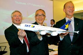 Skymark discusses review of international operation plan