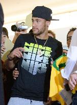 Neymar arrives in Japan