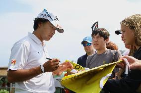 Matsuyama signs autographs before U.S. golf tourney