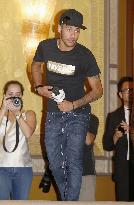 Neymar shows no ill effect from broken vertebra
