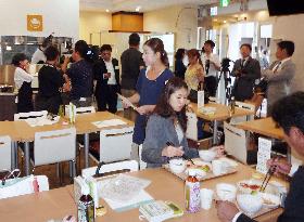 Tanita shows Fukuoka restaurant to press