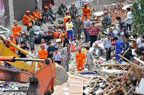 Strong quake in southern China kills hundreds