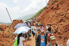 Disaster victims come and go on mountain road
