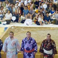 3 sumo grand champions visit quake-hit region