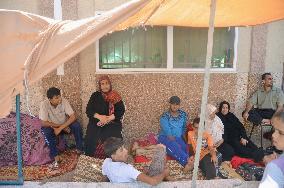 Homeless Palestinians live in hospital yard in Gaza