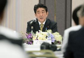 Abe to retain Suga in Cabinet reshuffle