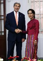 Kerry meets with Suu Kyi