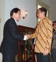 Kishida meets Indonesia's president-elect Jokowi