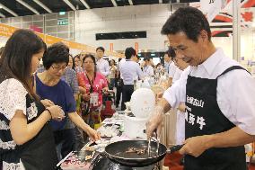 Japan's 'Hida beef' popular at H.K. food fair