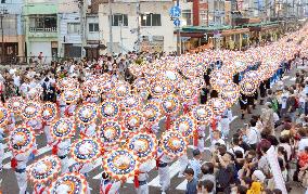'Umbrella dance' Guinness record set in Japan