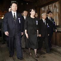 Bipartisan lawmakers visit Yasukuni