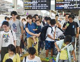 Return rush of summer vacationers peaks in Japan