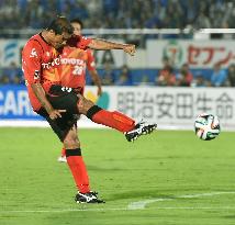 Leandro Domingues leads Nagoya to victory