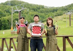 Sapporo ski resort sells vegetables during off-season