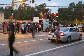 Residents occupy intersection in Ferguson, Mo.