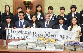 Japanese student peace envoys deliver anti-nuke signatures to U.N.