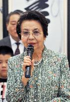 PM Abe's mother talks at calligraphy exhibit in Mongolia