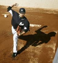 Yankees Tanaka in 2nd bullpen