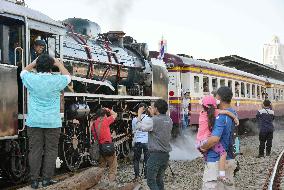Thai rail fans chase train for Queen Sirikit's birthday