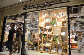 Marunouchi Reading Style sells books, sundries