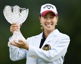 Ueda gives big smile after winning CAT Ladies golf title