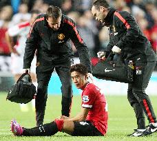 Kagawa suffers concussion in League Cup match