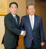 FM Kishida shakes hands with new S. Korean envoy Yoo